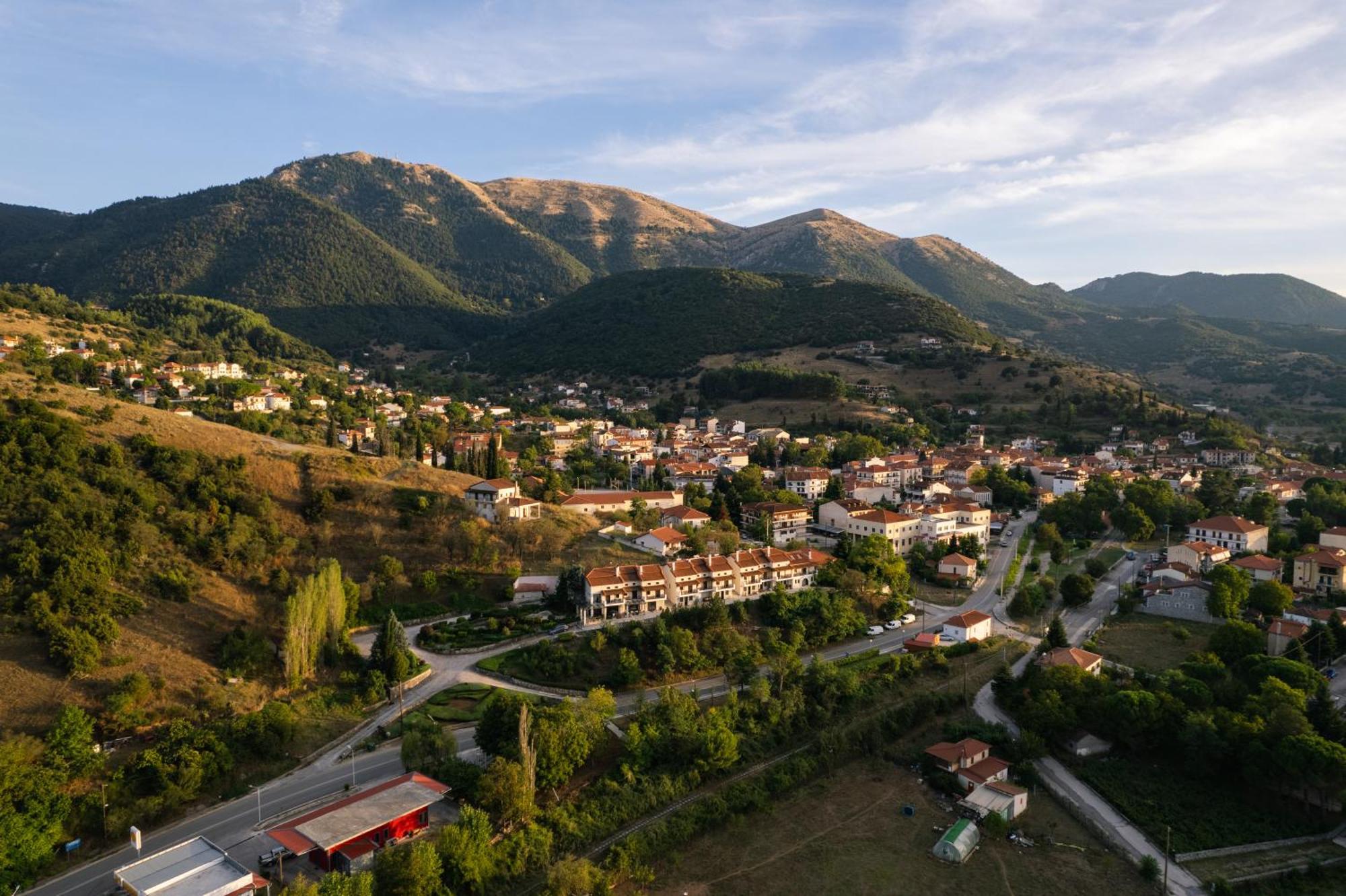 Archontiko Zafeiropoulou Hotel Калаврита Екстериор снимка